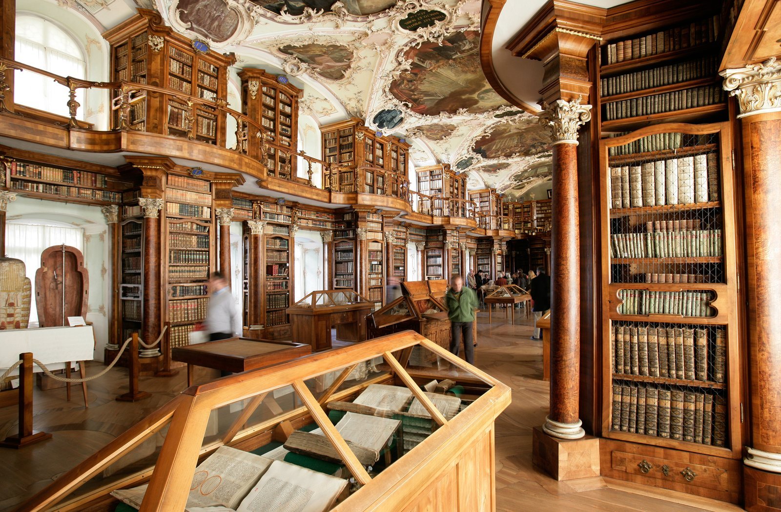 Ausstellungssaal - Stiftsarchiv St. Gallen mit Klosterplan